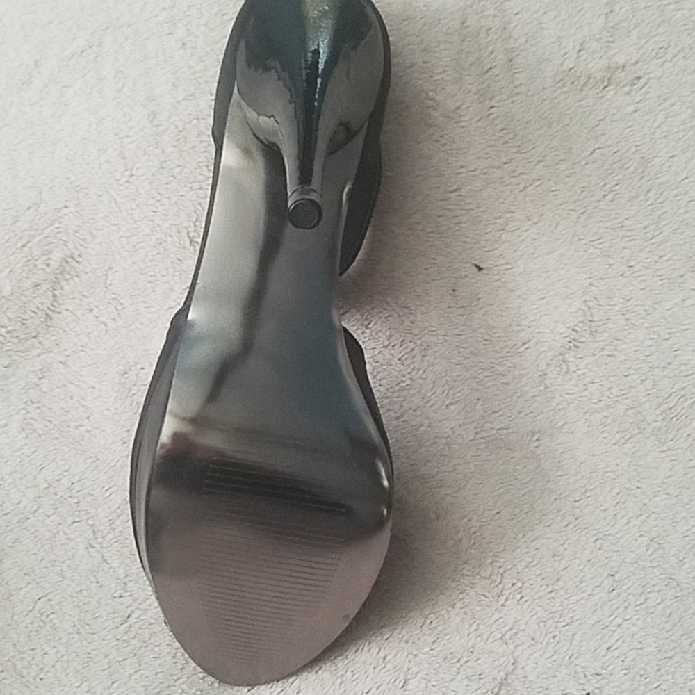 Shoes - Picture 4 of 5